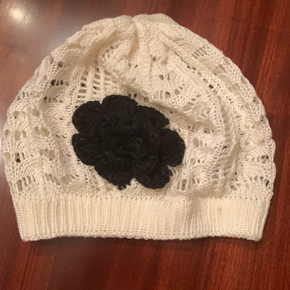 D&Y crocheted hat - Picture 1 of 2